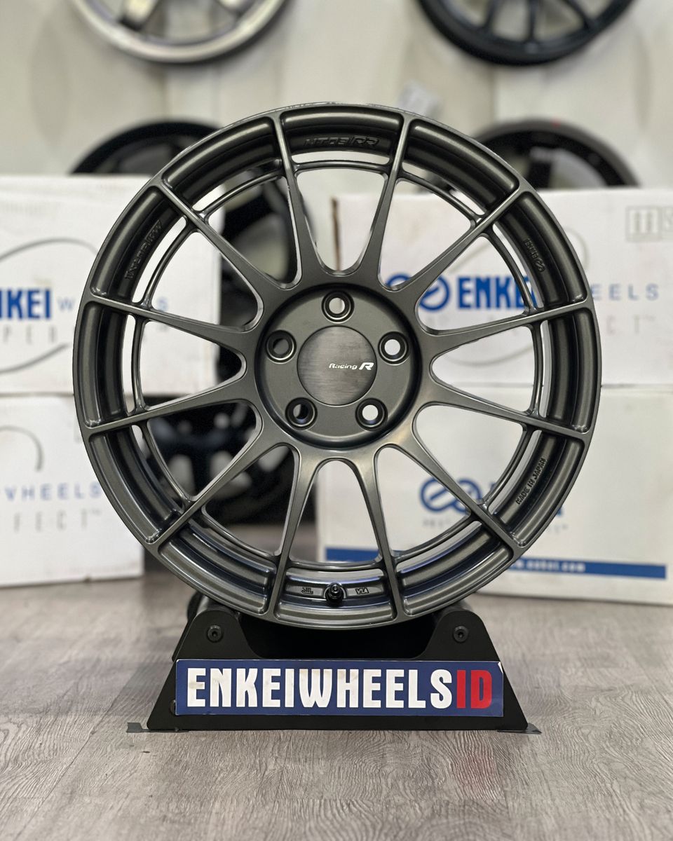 Enkei NT03RR 18 Gunmetal