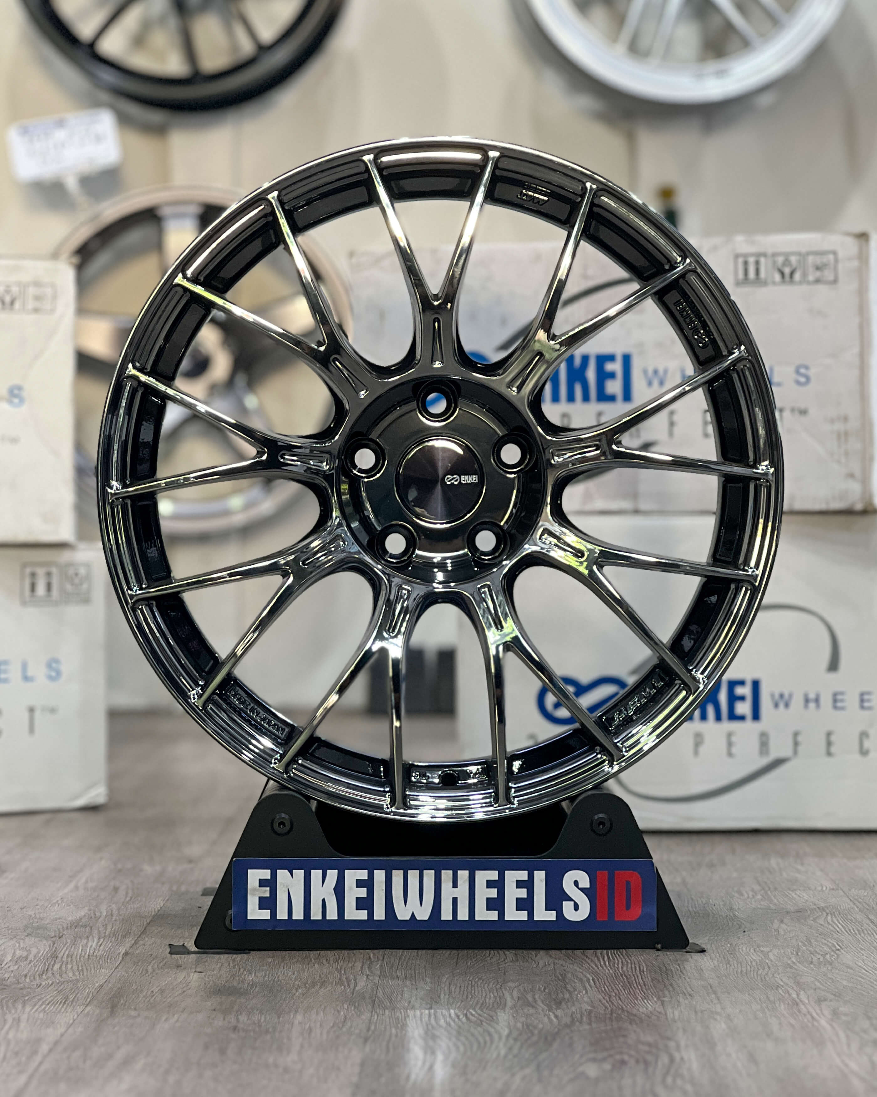 Enkei PFM1 18 SBK