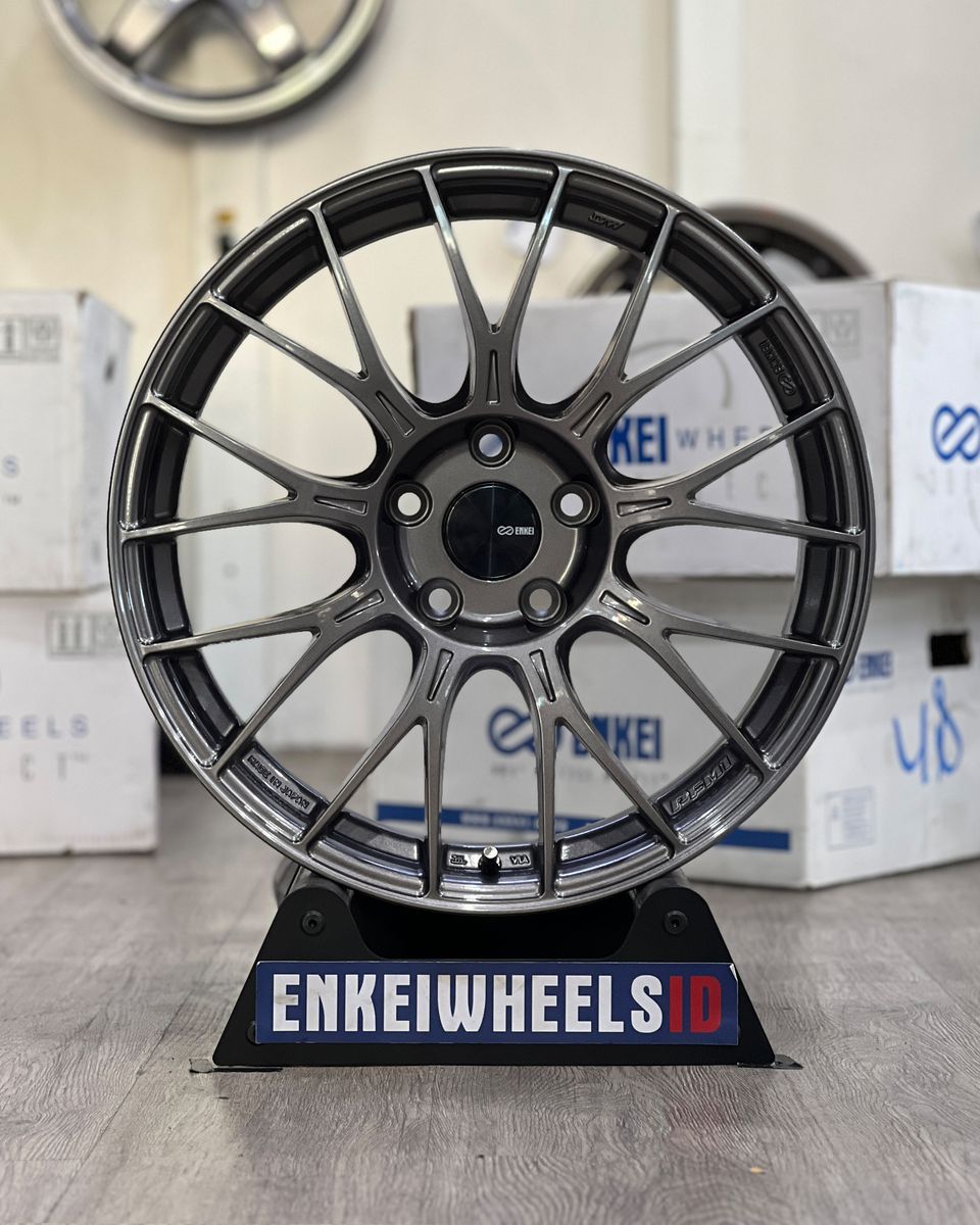 Enkei PFM1 18 Dark Silver