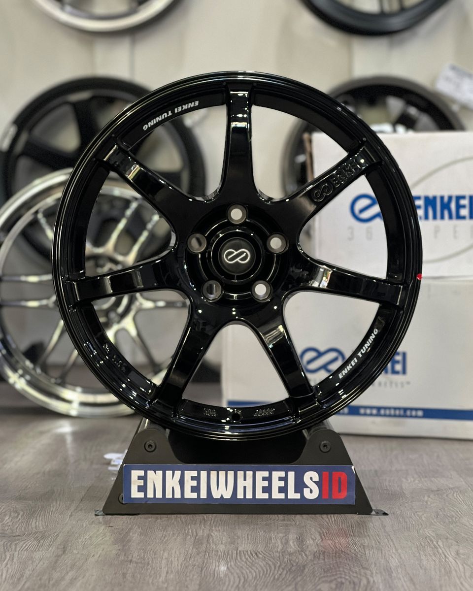 Enkei SC38 18 Gloss Black